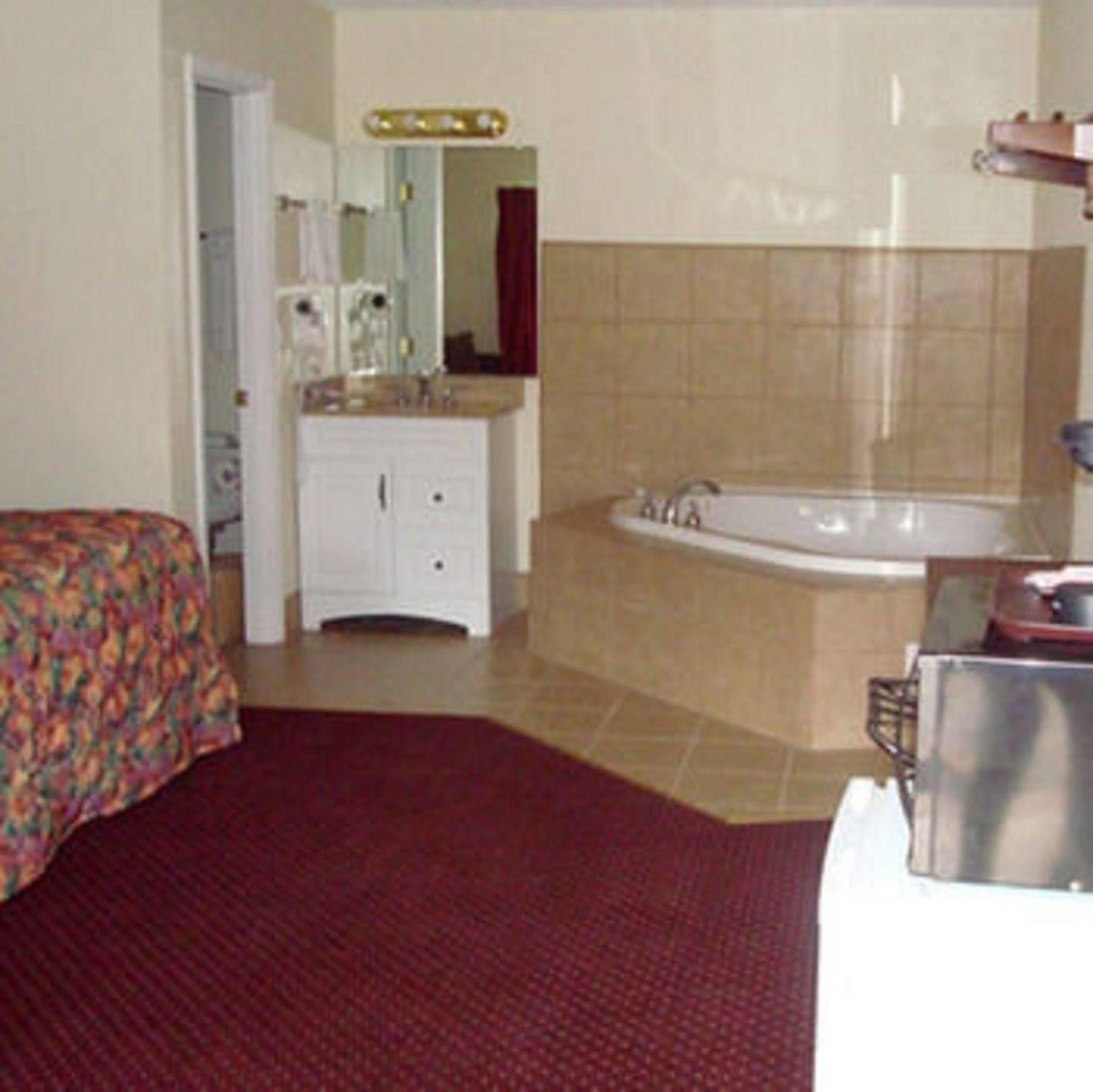 The Whispering Pines Motel- Whitestone White Stone Bilik gambar